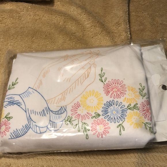 BUCILLA PRAYING HANDS PILLOWCASE PAIR 64974 STAMPED EMBROIDERY 20"x30" - Picture 6 of 6